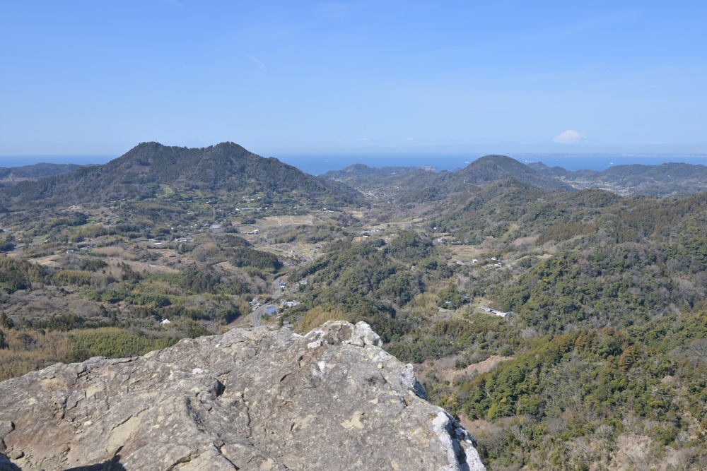 『絶景低山コースガイド』が発売になりました